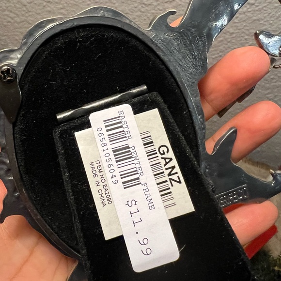 Pewter 2 1/2 x 3 1/2 Silver picture frame With Flowered Cross & Lily’s By Ganz - Picture 7 of 8